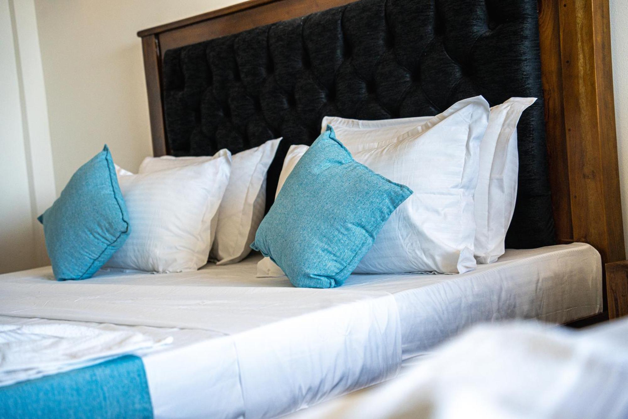 Cocos Hotel มิดิกามาอีสต์ ภายนอก รูปภาพ