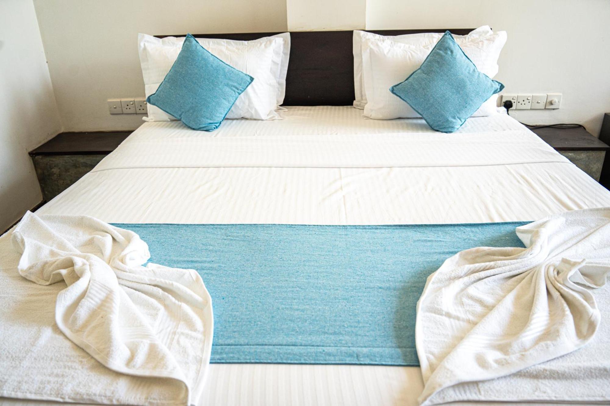 Cocos Hotel มิดิกามาอีสต์ ภายนอก รูปภาพ